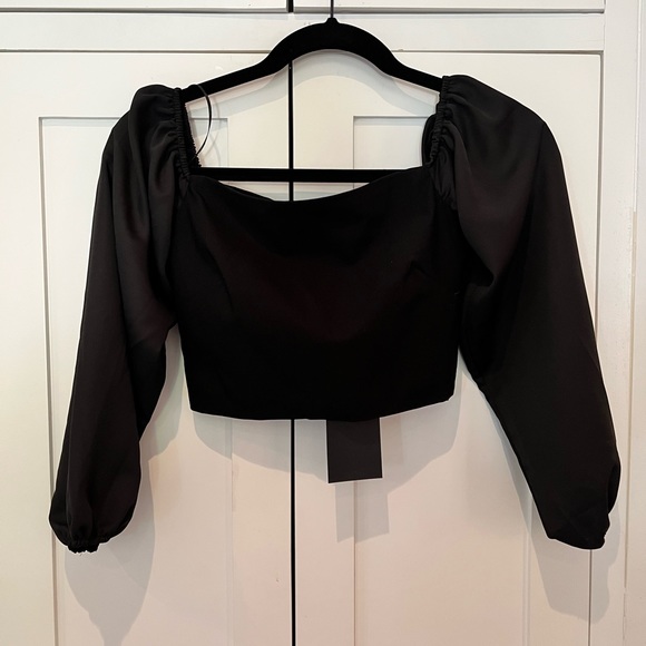 NWT Black Cropped Blouse with puffed sleeves - Picture 2 of 4